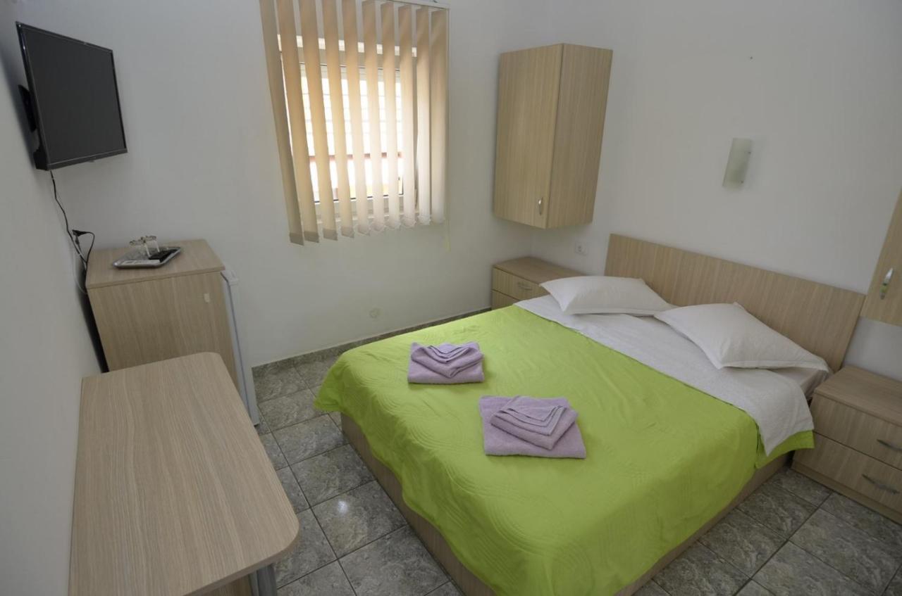 فندق Vila Rara كوستِنيست المظهر الخارجي الصورة