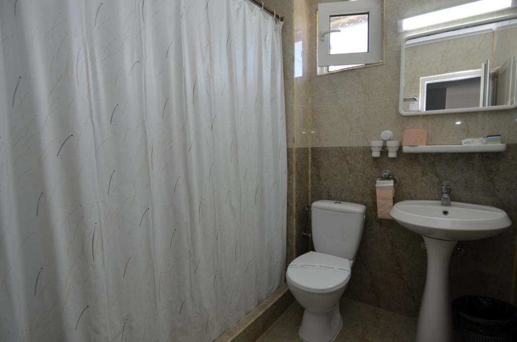فندق Vila Rara كوستِنيست المظهر الخارجي الصورة
